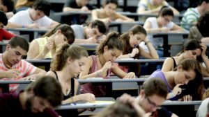29032019universitarios